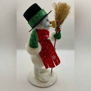 Annalee Classic Christmas Snowman with broom. 2007. Holiday